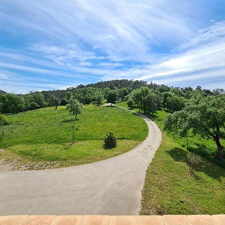 Mieres  Harveys Homestay - Adults Only الغرفة الصورة